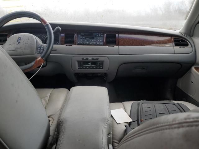 Photo 7 VIN: 1LNFM82W0WY627625 - LINCOLN TOWNCAR 