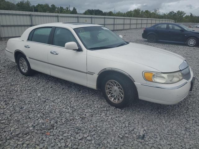 Photo 3 VIN: 1LNFM82W1WY614852 - LINCOLN TOWN CAR S 