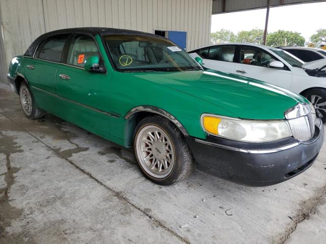 Photo 3 VIN: 1LNFM82W1WY633191 - LINCOLN TOWNCAR 