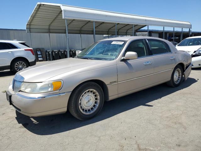 Photo 0 VIN: 1LNFM82W1WY655577 - LINCOLN TOWNCAR 