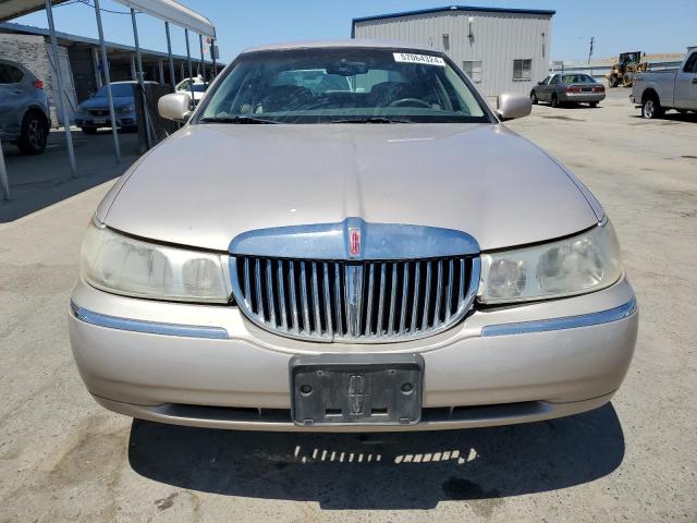 Photo 4 VIN: 1LNFM82W1WY655577 - LINCOLN TOWNCAR 