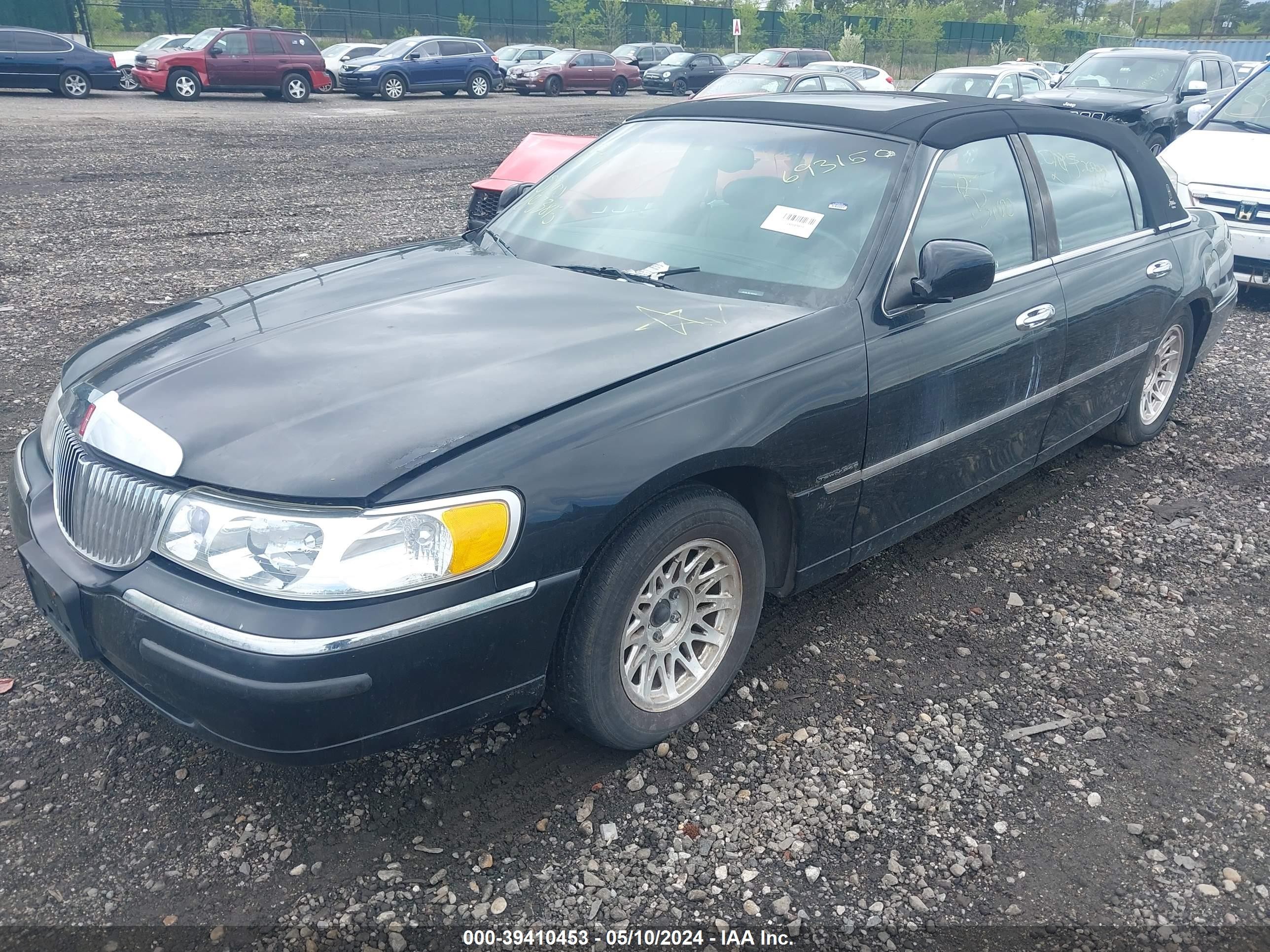 Photo 5 VIN: 1LNFM82W1WY693150 - LINCOLN TOWN CAR 