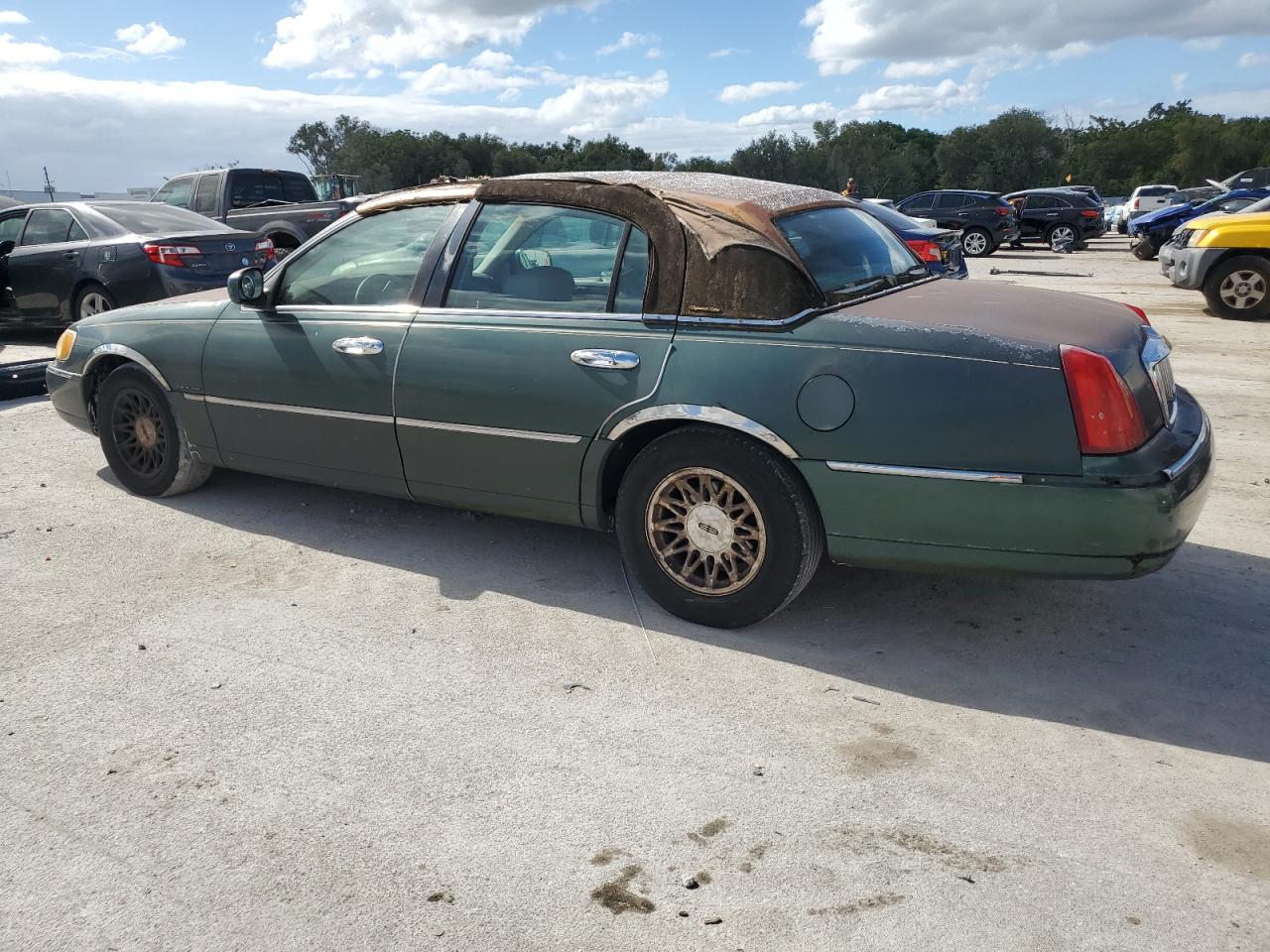 Photo 1 VIN: 1LNFM82W5WY638085 - LINCOLN TOWN CAR 