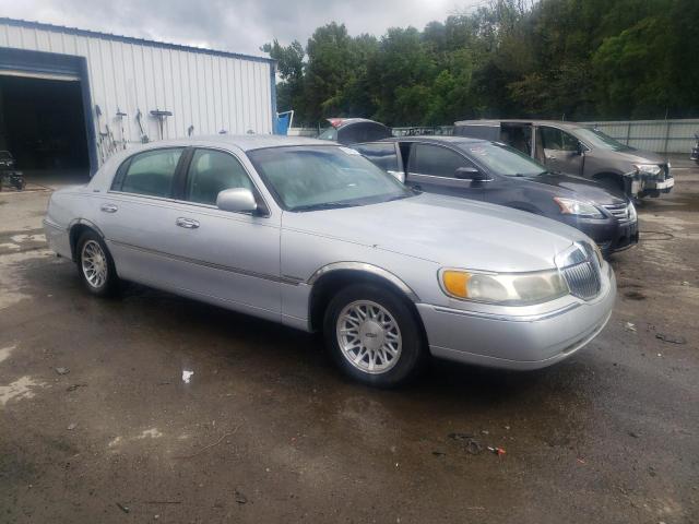 Photo 3 VIN: 1LNFM82W6WY609095 - LINCOLN TOWN CAR S 