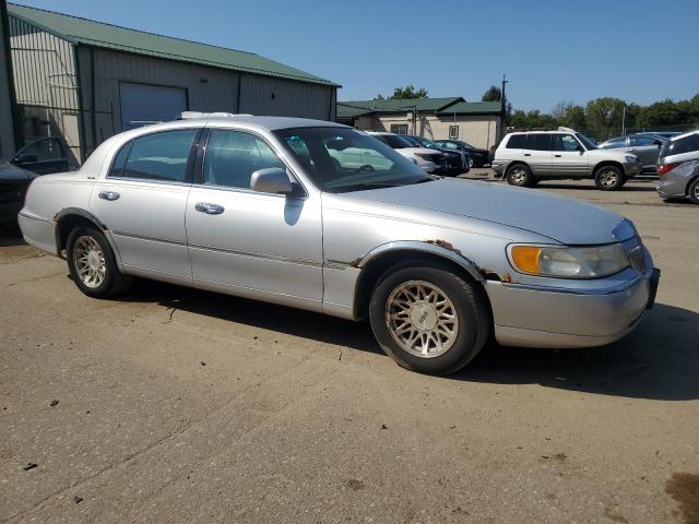 Photo 3 VIN: 1LNFM82W6XY605954 - LINCOLN TOWN CAR S 