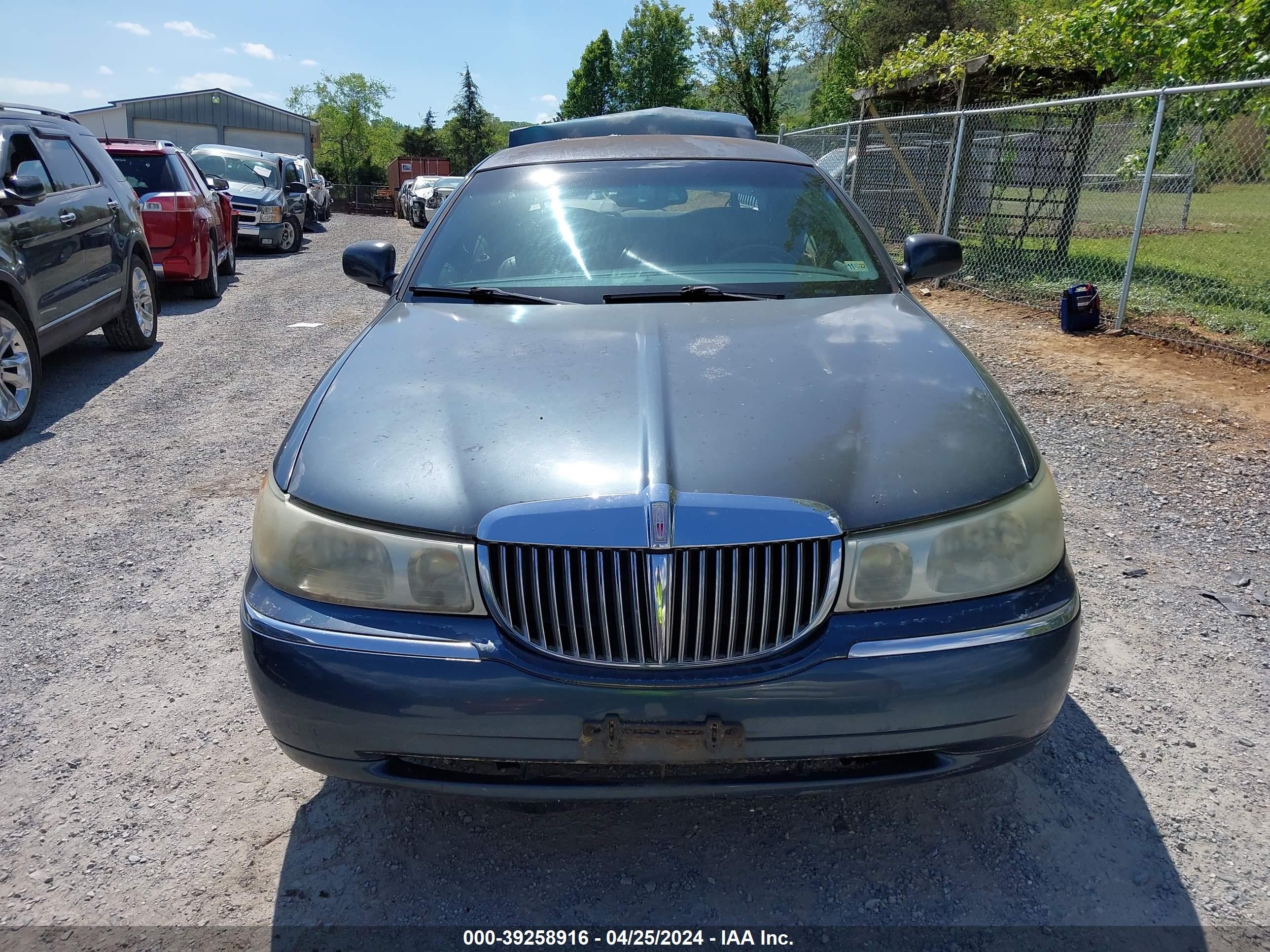 Photo 12 VIN: 1LNFM82W7WY662744 - LINCOLN TOWN CAR 