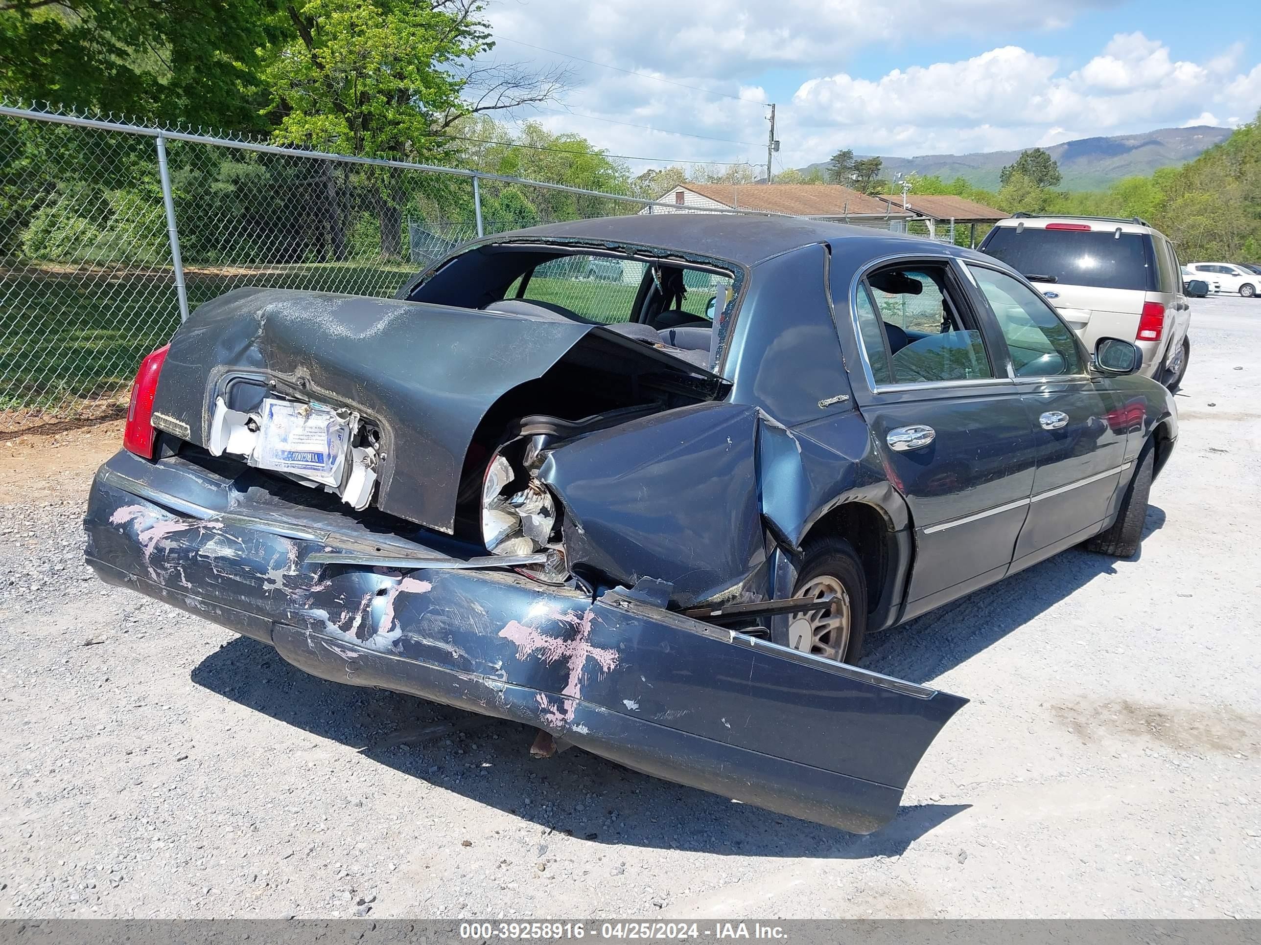 Photo 5 VIN: 1LNFM82W7WY662744 - LINCOLN TOWN CAR 