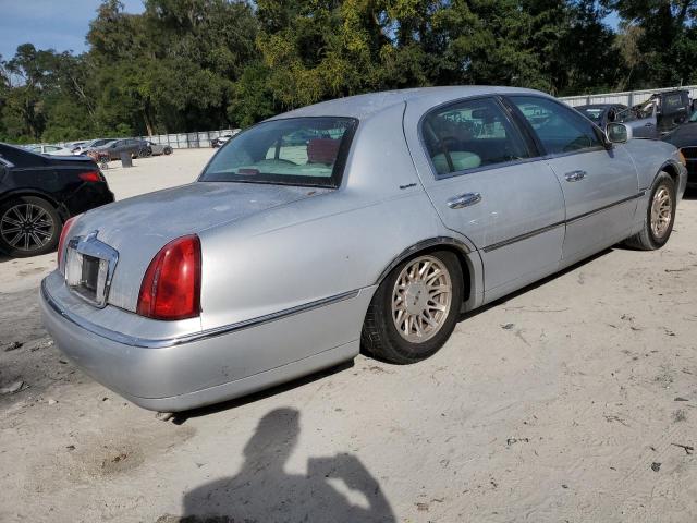 Photo 2 VIN: 1LNFM82W9WY630636 - LINCOLN TOWN CAR S 