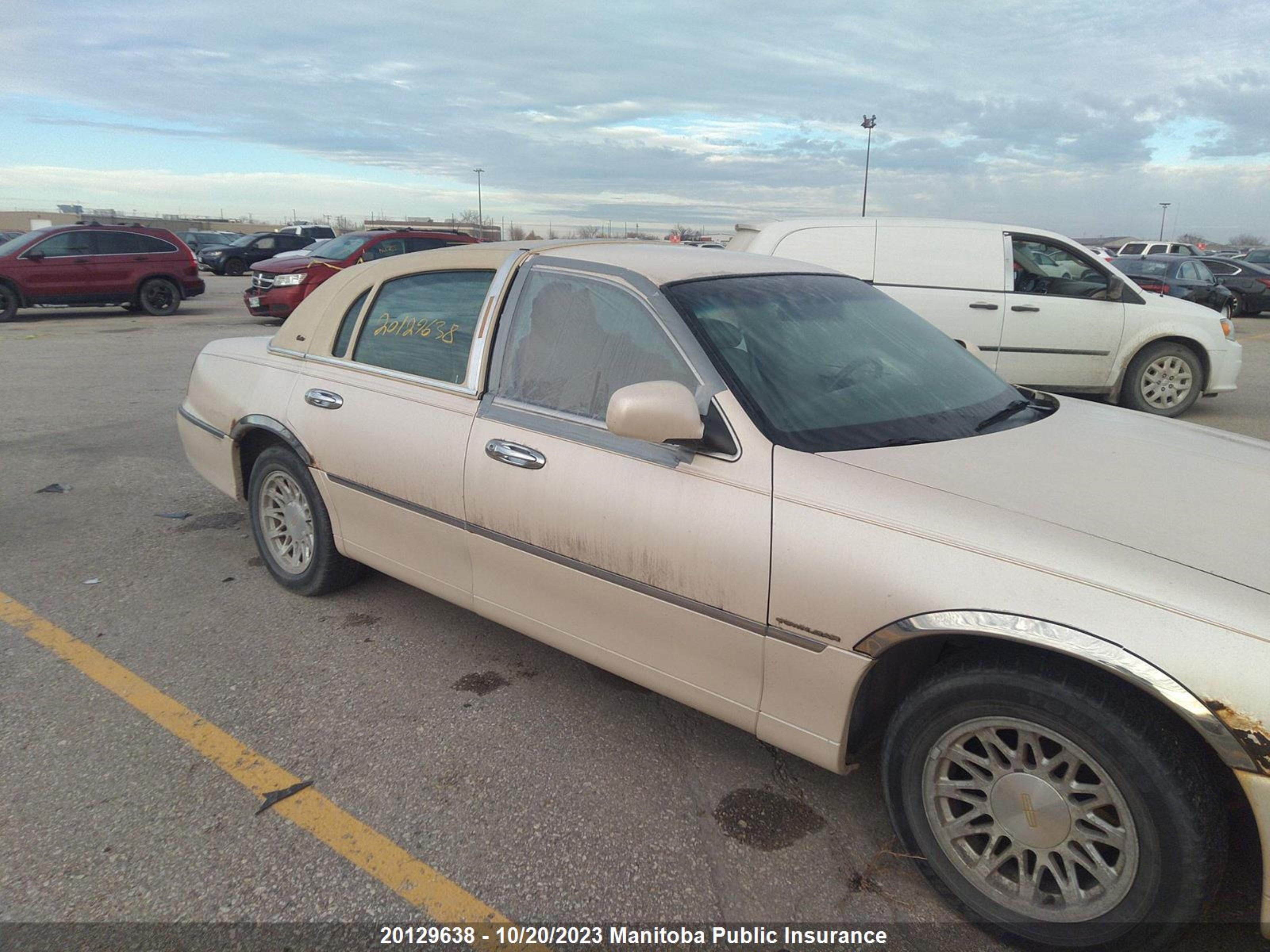 Photo 5 VIN: 1LNFM83W1WY623940 - LINCOLN TOWN CAR 