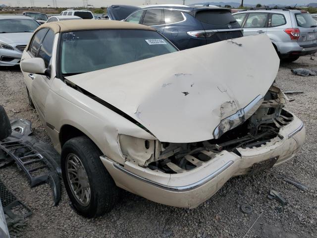 Photo 3 VIN: 1LNFM83W1WY642309 - LINCOLN TOWN CAR C 