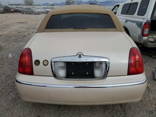 Photo 5 VIN: 1LNFM83W1WY642309 - LINCOLN TOWN CAR C 