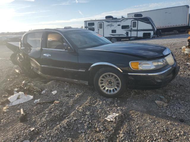 Photo 3 VIN: 1LNFM83W5WY705105 - LINCOLN TOWN CAR C 