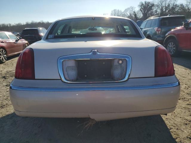 Photo 5 VIN: 1LNFM83W9WY722554 - LINCOLN TOWNCAR 