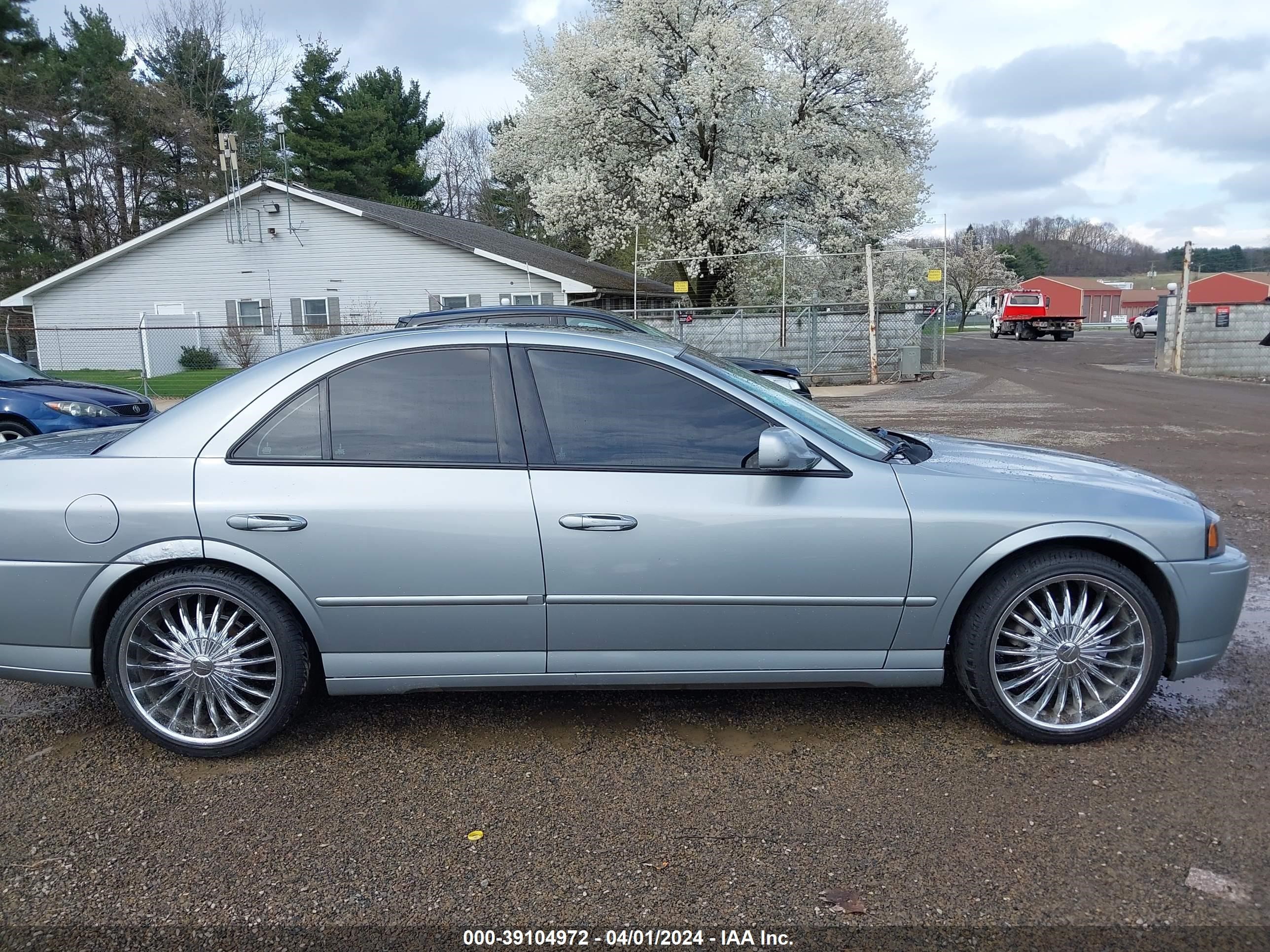 Photo 12 VIN: 1LNFM87A26Y614663 - LINCOLN LS 