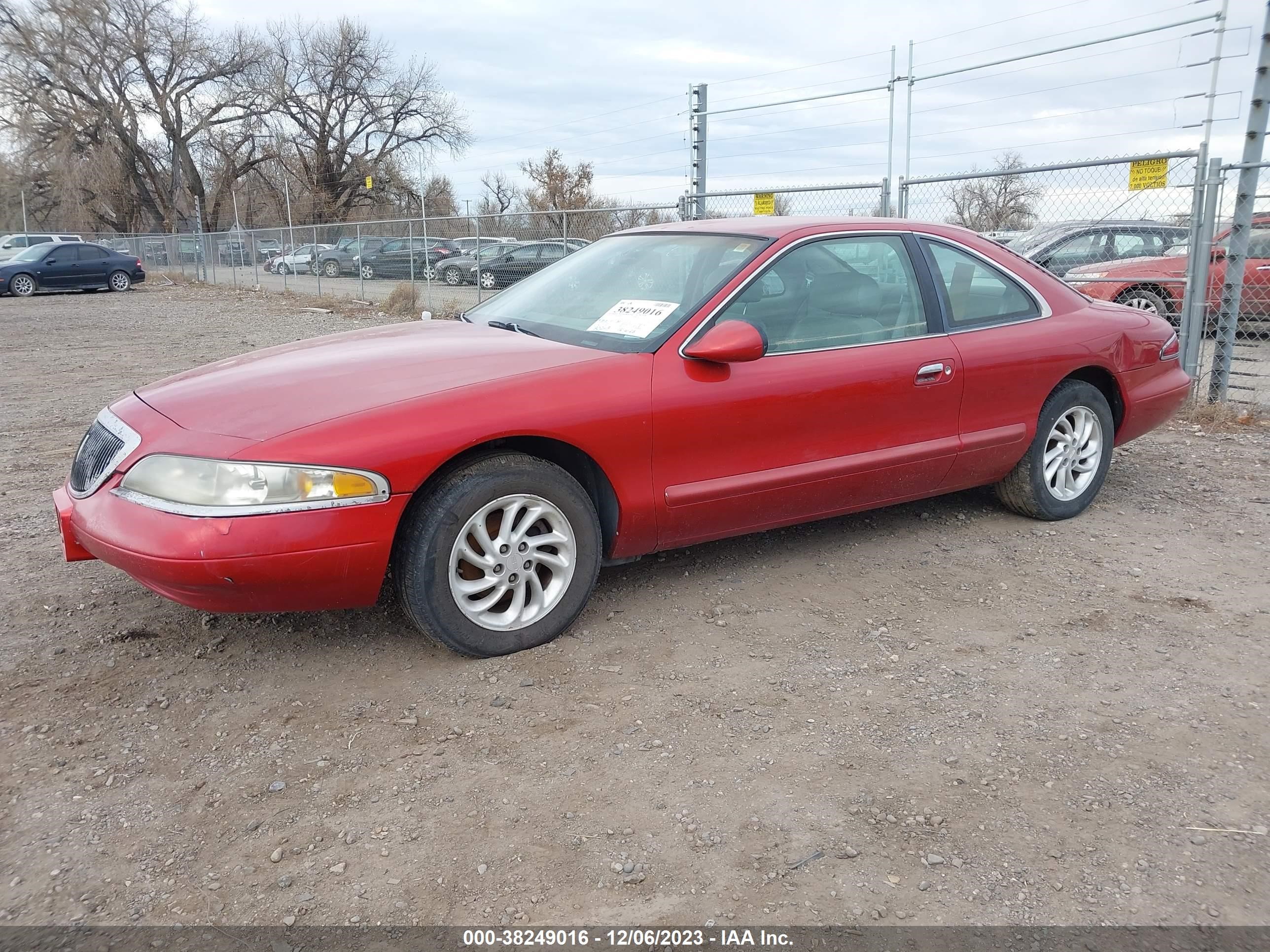 Photo 1 VIN: 1LNFM92V7WY623181 - LINCOLN MARK VIII 