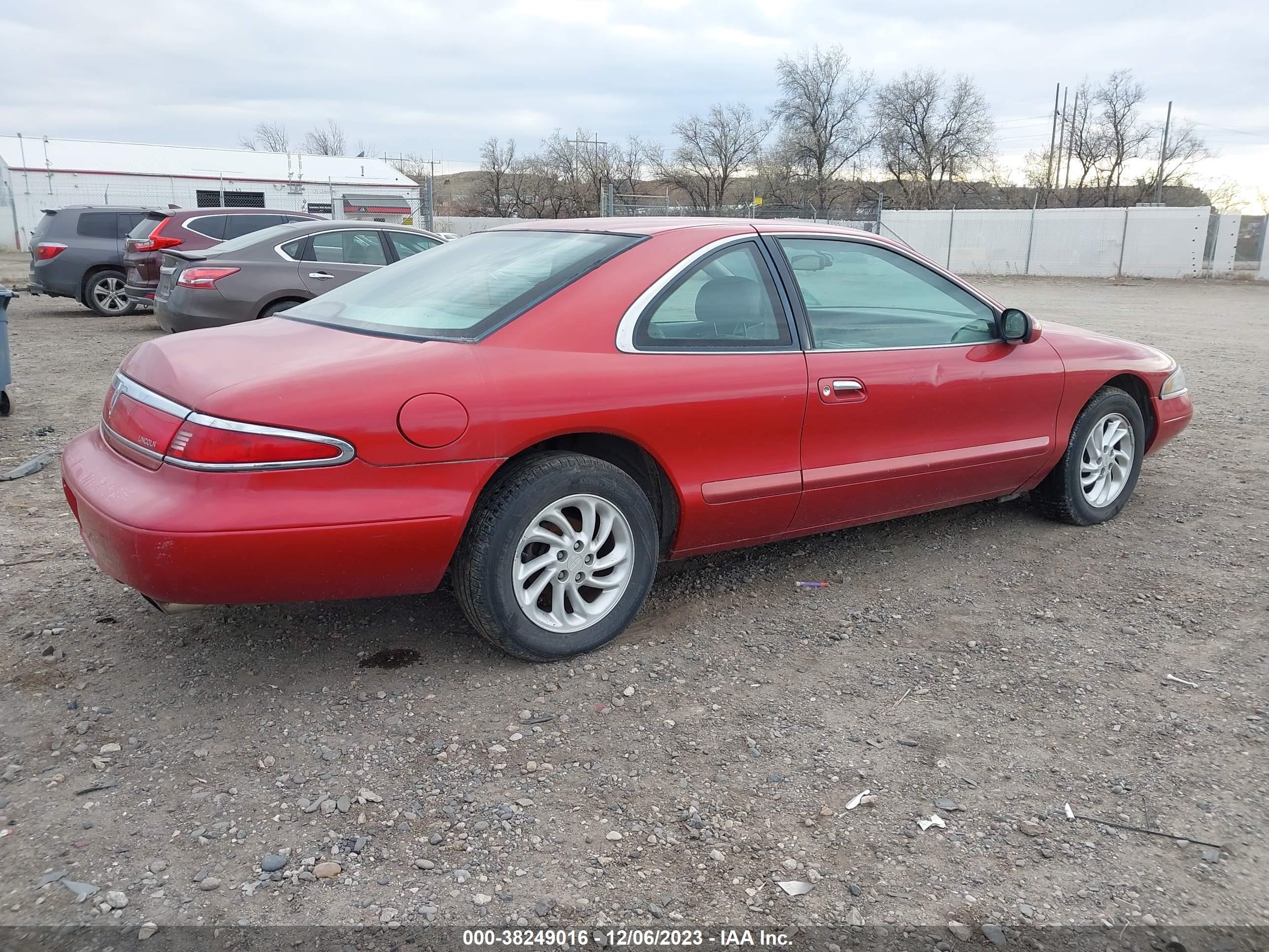 Photo 3 VIN: 1LNFM92V7WY623181 - LINCOLN MARK VIII 