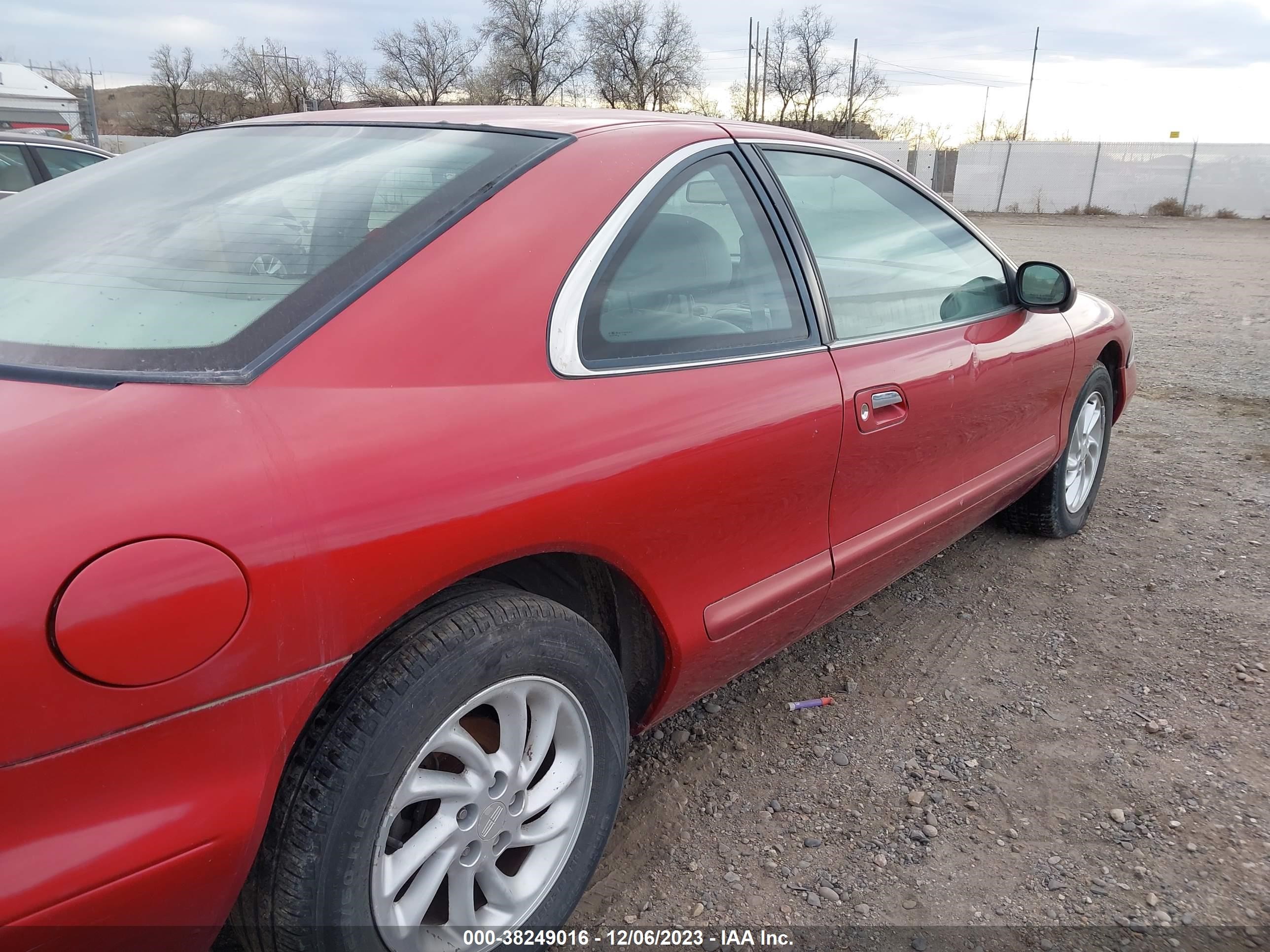 Photo 5 VIN: 1LNFM92V7WY623181 - LINCOLN MARK VIII 