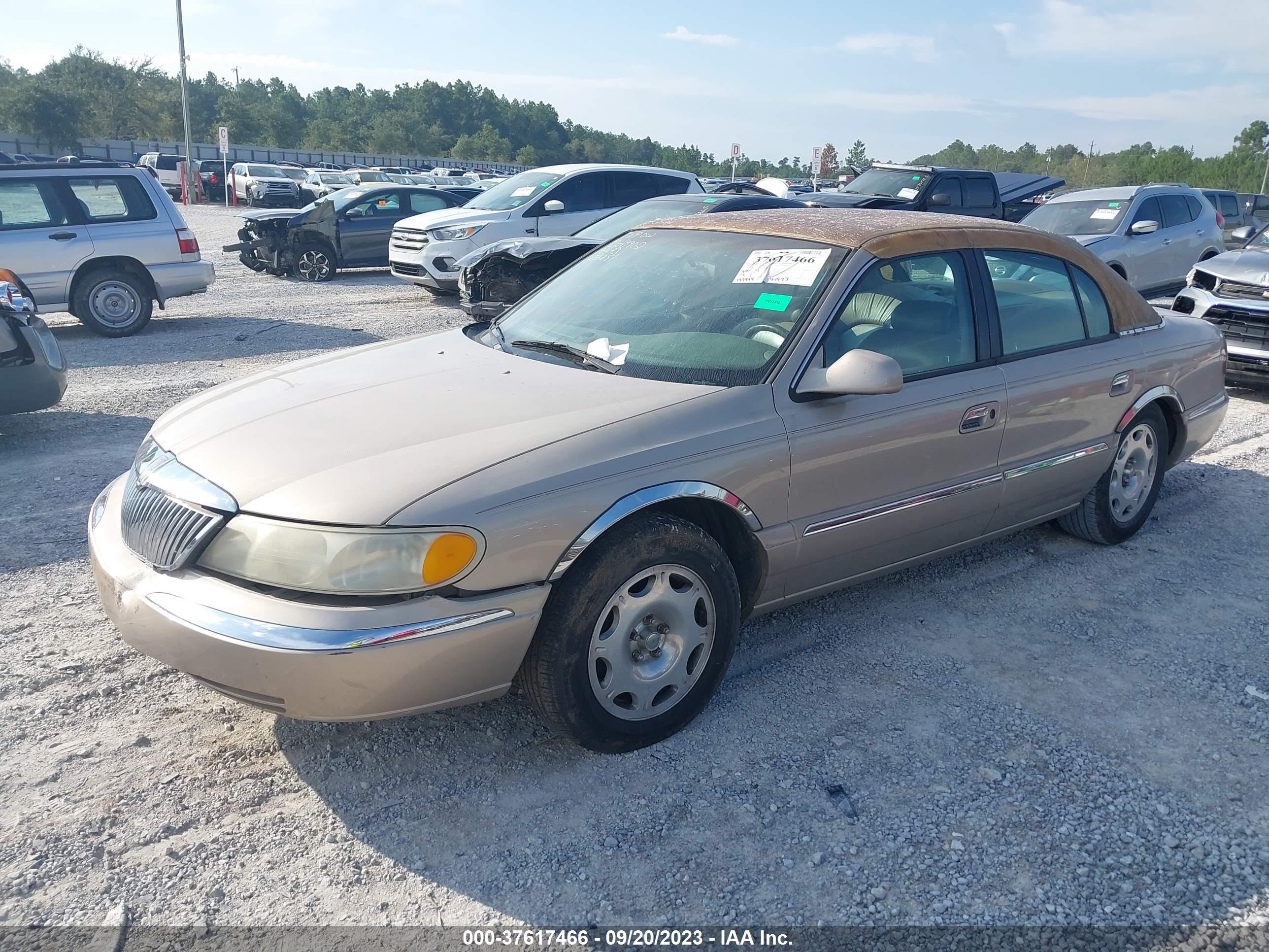 Photo 1 VIN: 1LNFM97V0WY658251 - LINCOLN CONTINENTAL 