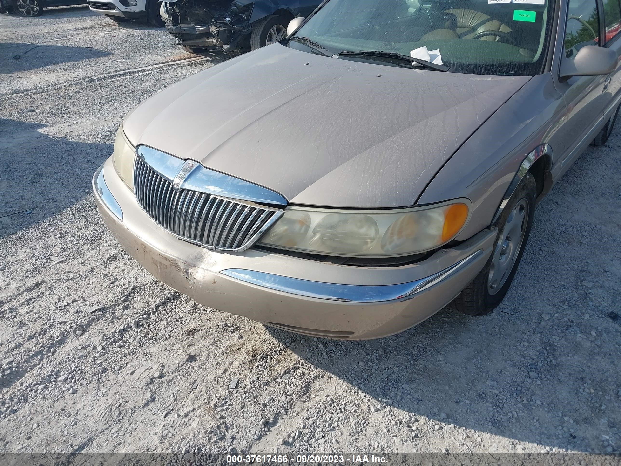 Photo 5 VIN: 1LNFM97V0WY658251 - LINCOLN CONTINENTAL 