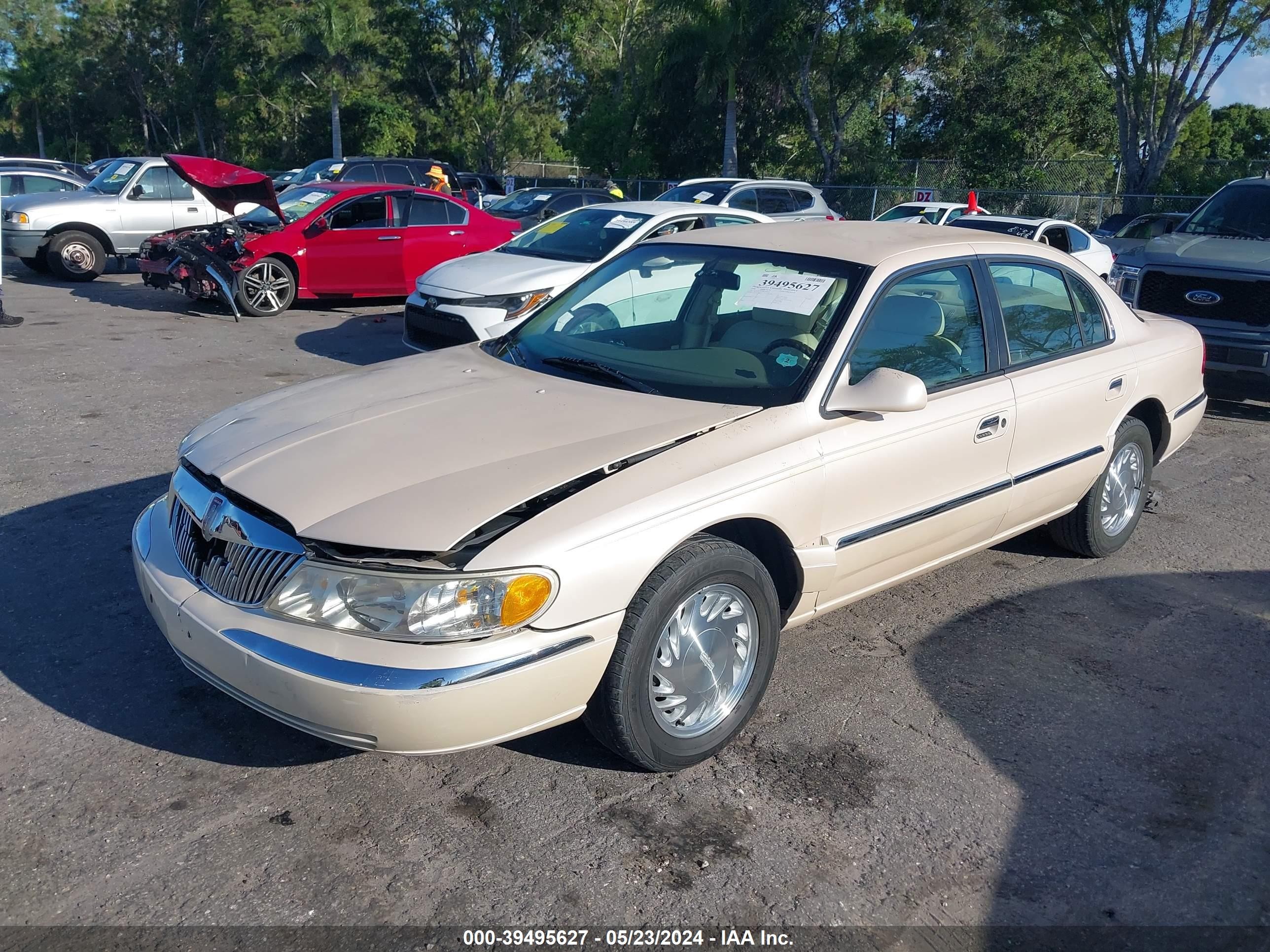 Photo 1 VIN: 1LNFM97V1WY631995 - LINCOLN CONTINENTAL 