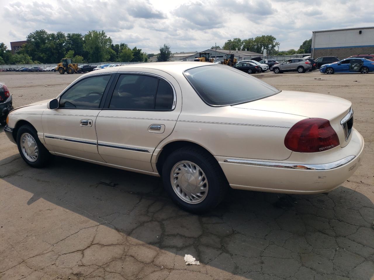 Photo 1 VIN: 1LNFM97V2WY605941 - LINCOLN CONTINENTAL 