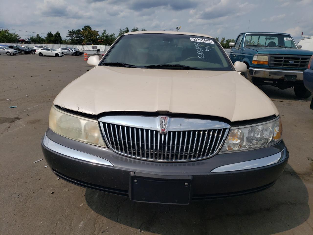 Photo 4 VIN: 1LNFM97V2WY605941 - LINCOLN CONTINENTAL 