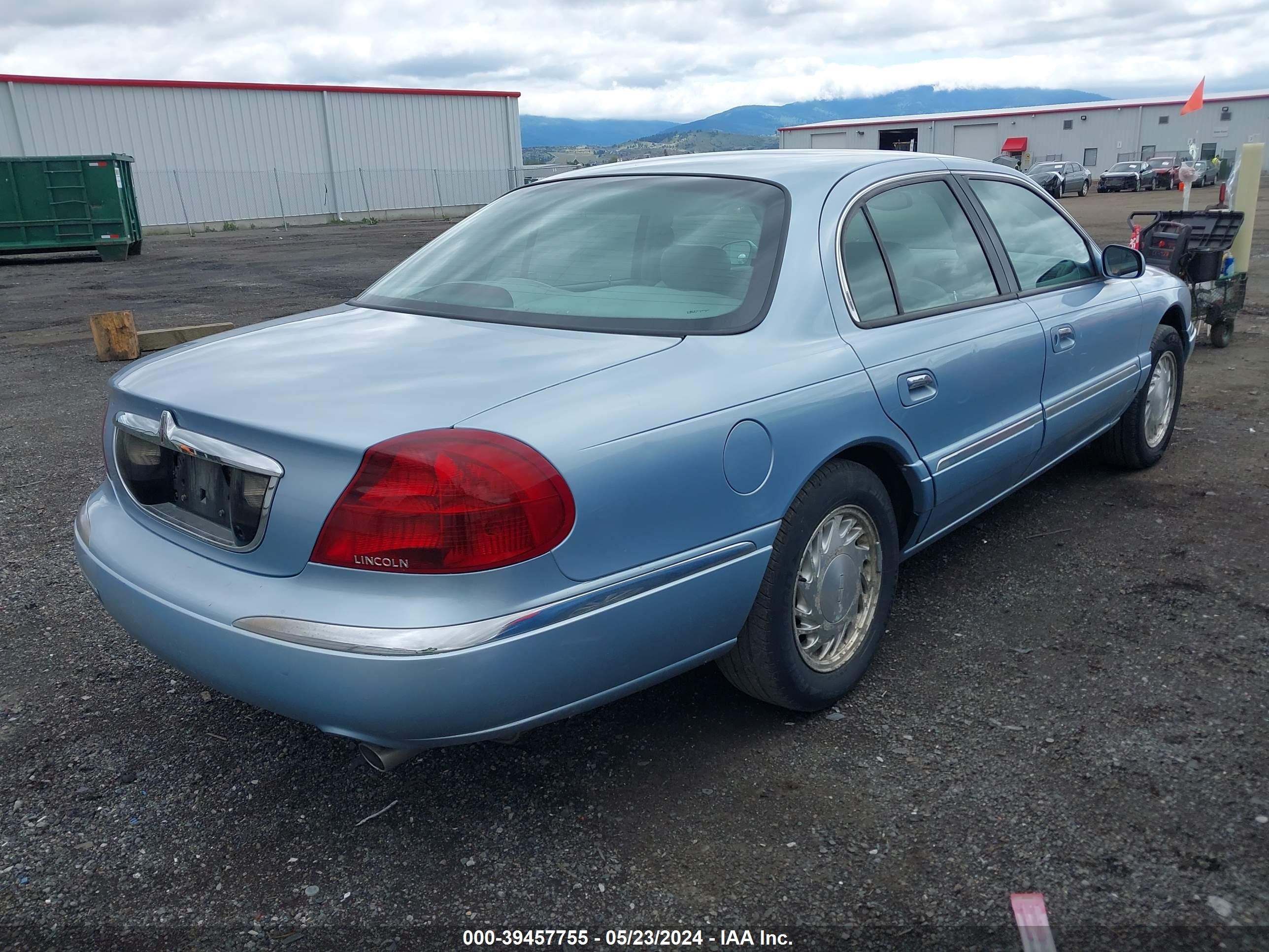 Photo 3 VIN: 1LNFM97V3WY712643 - LINCOLN CONTINENTAL 