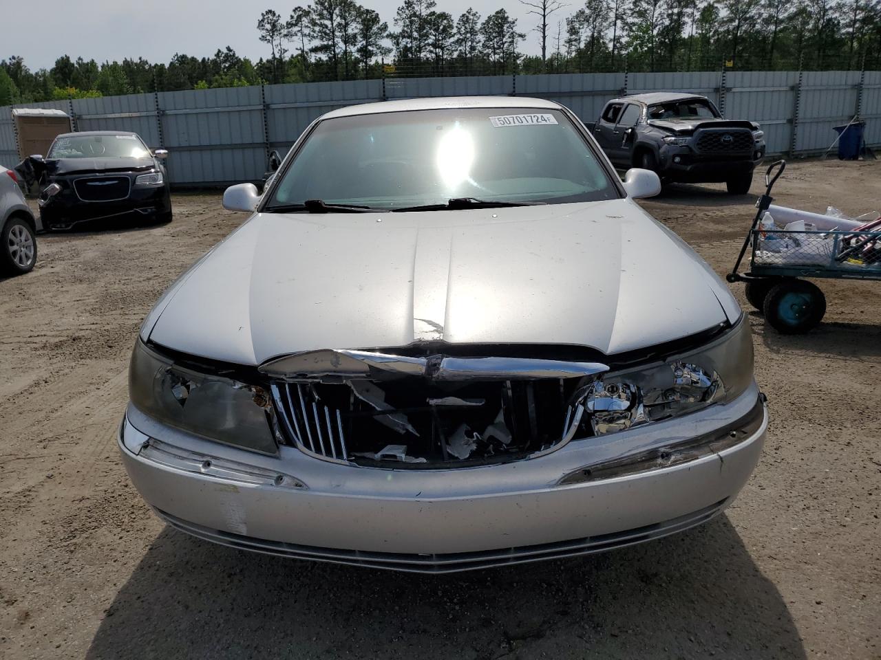 Photo 4 VIN: 1LNFM97V8WY625594 - LINCOLN CONTINENTAL 