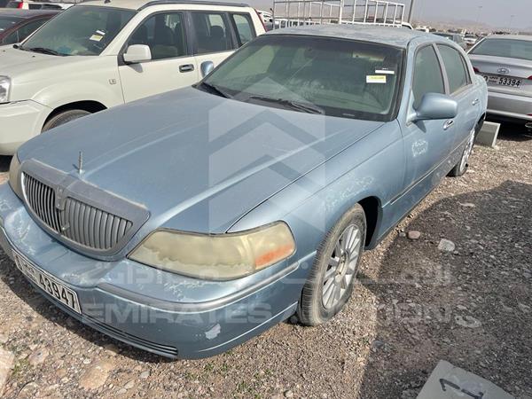 Photo 10 VIN: 1LNH18IWI5Y622734 - LINCOLN TOWN CAR 