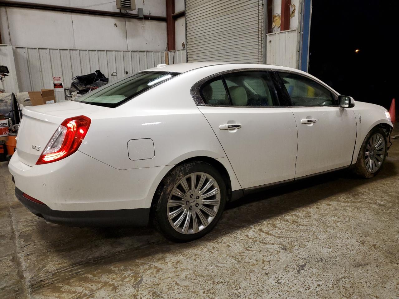 Photo 2 VIN: 1LNHL9DK1EG609425 - LINCOLN MKS 