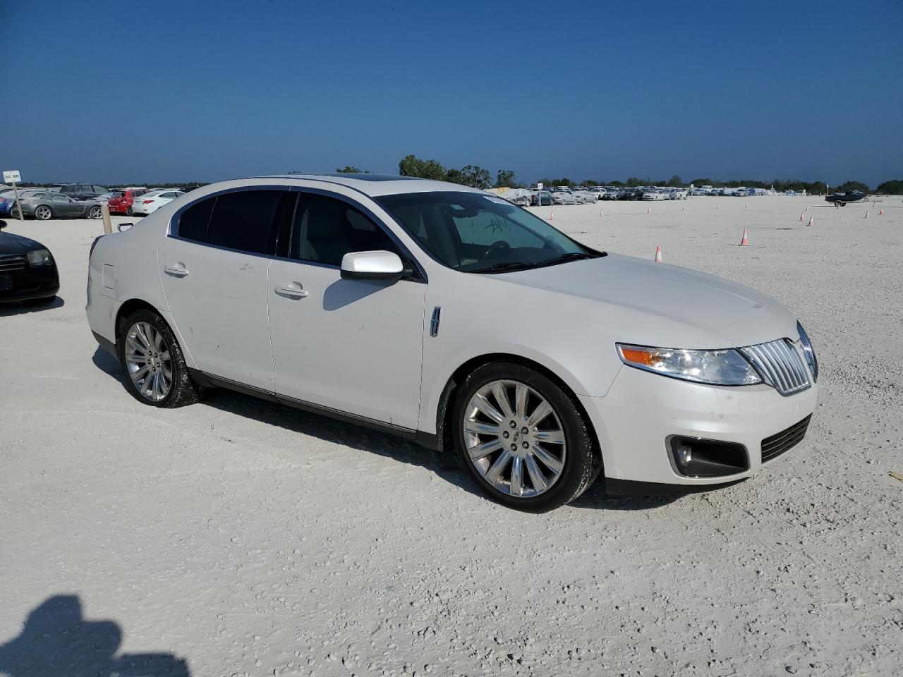 Photo 3 VIN: 1LNHL9DR1BG601690 - LINCOLN MKS 