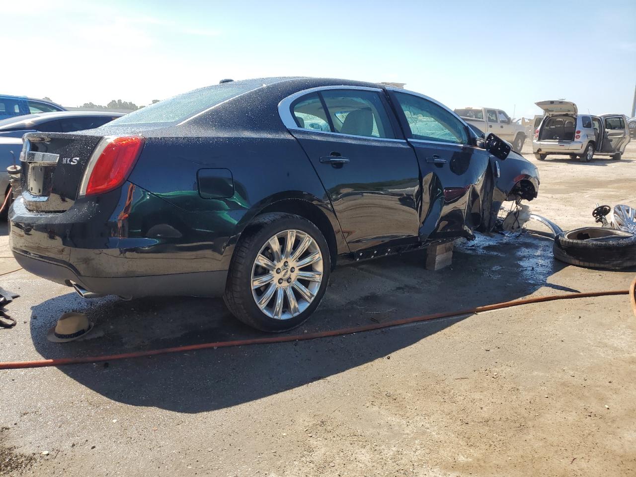 Photo 2 VIN: 1LNHL9DR1BG606128 - LINCOLN MKS 