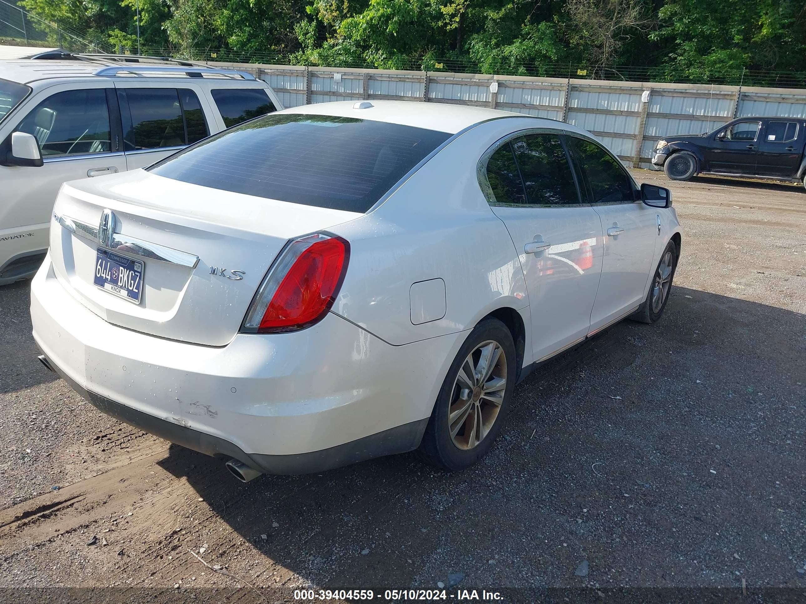 Photo 3 VIN: 1LNHL9DR3BG600900 - LINCOLN MKS 