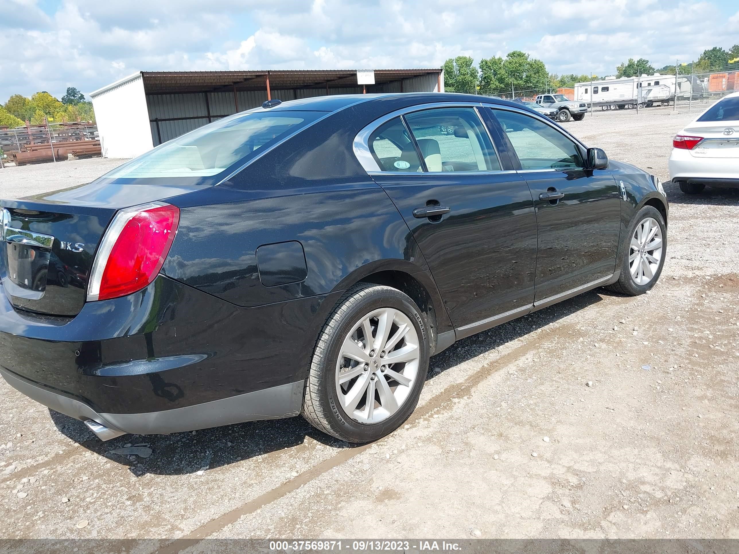 Photo 3 VIN: 1LNHL9DR5BG603085 - LINCOLN MKS 