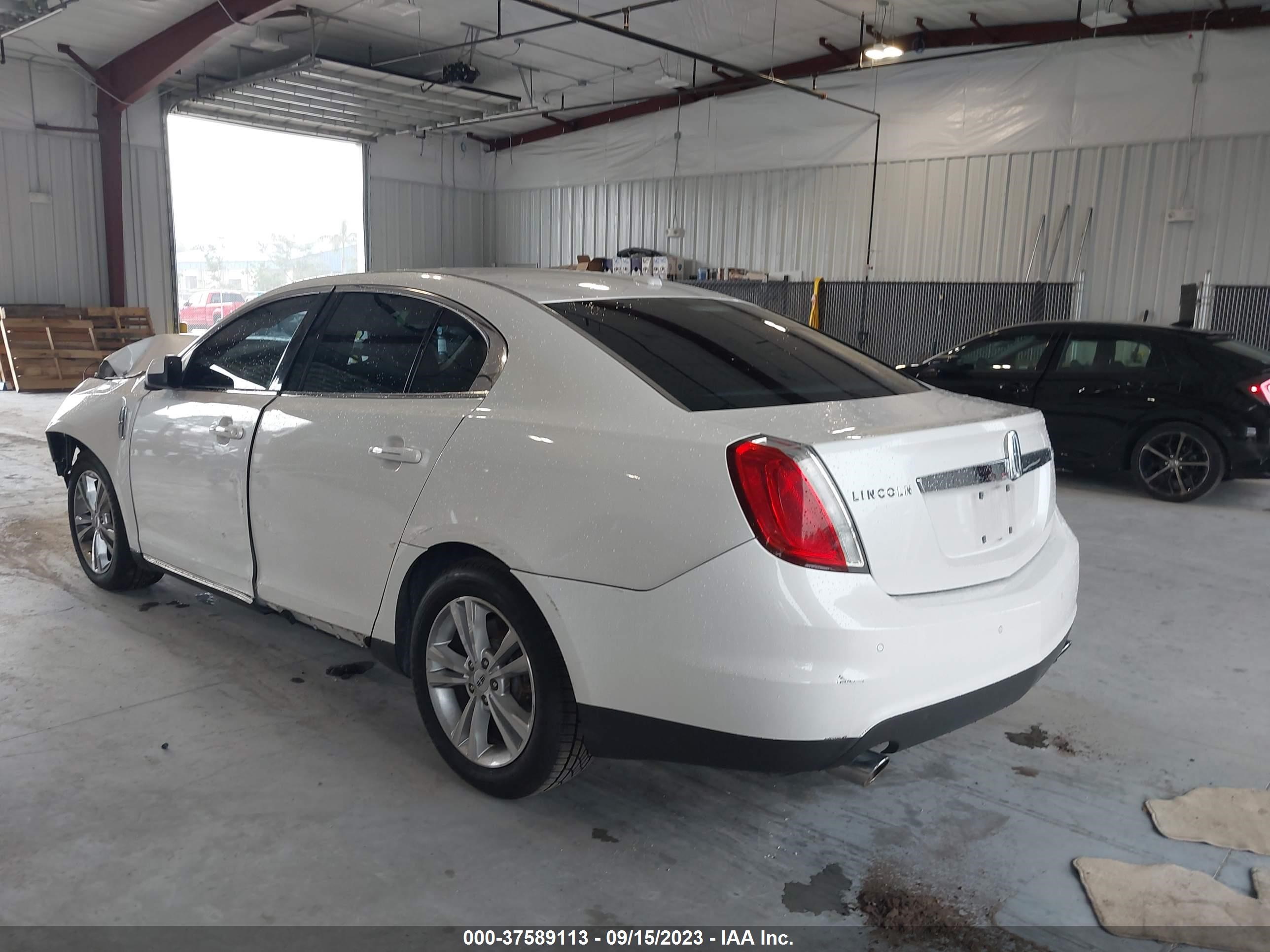 Photo 2 VIN: 1LNHL9DR6AG609492 - LINCOLN MKS 