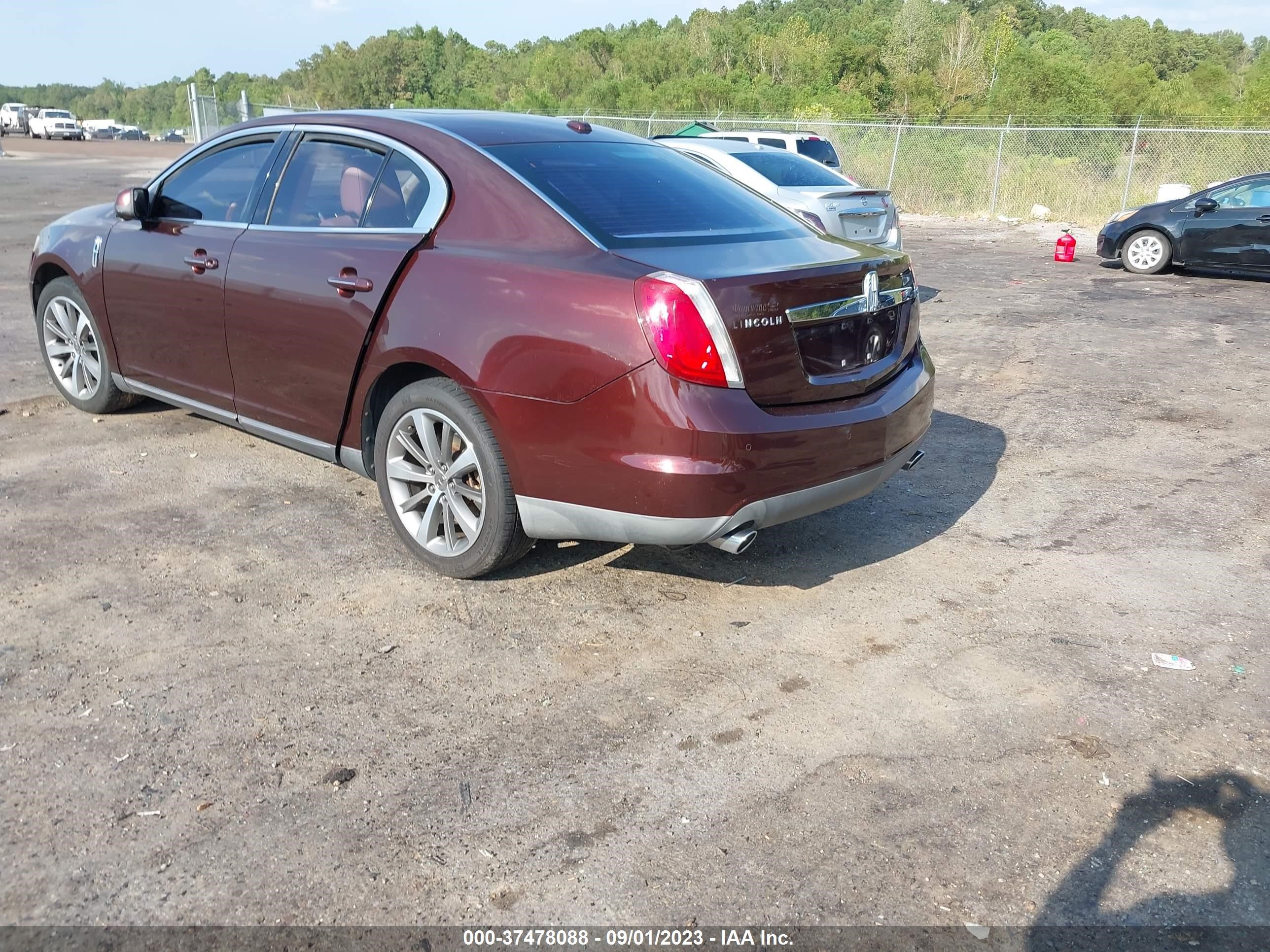 Photo 2 VIN: 1LNHL9DR6AG614921 - LINCOLN MKS 