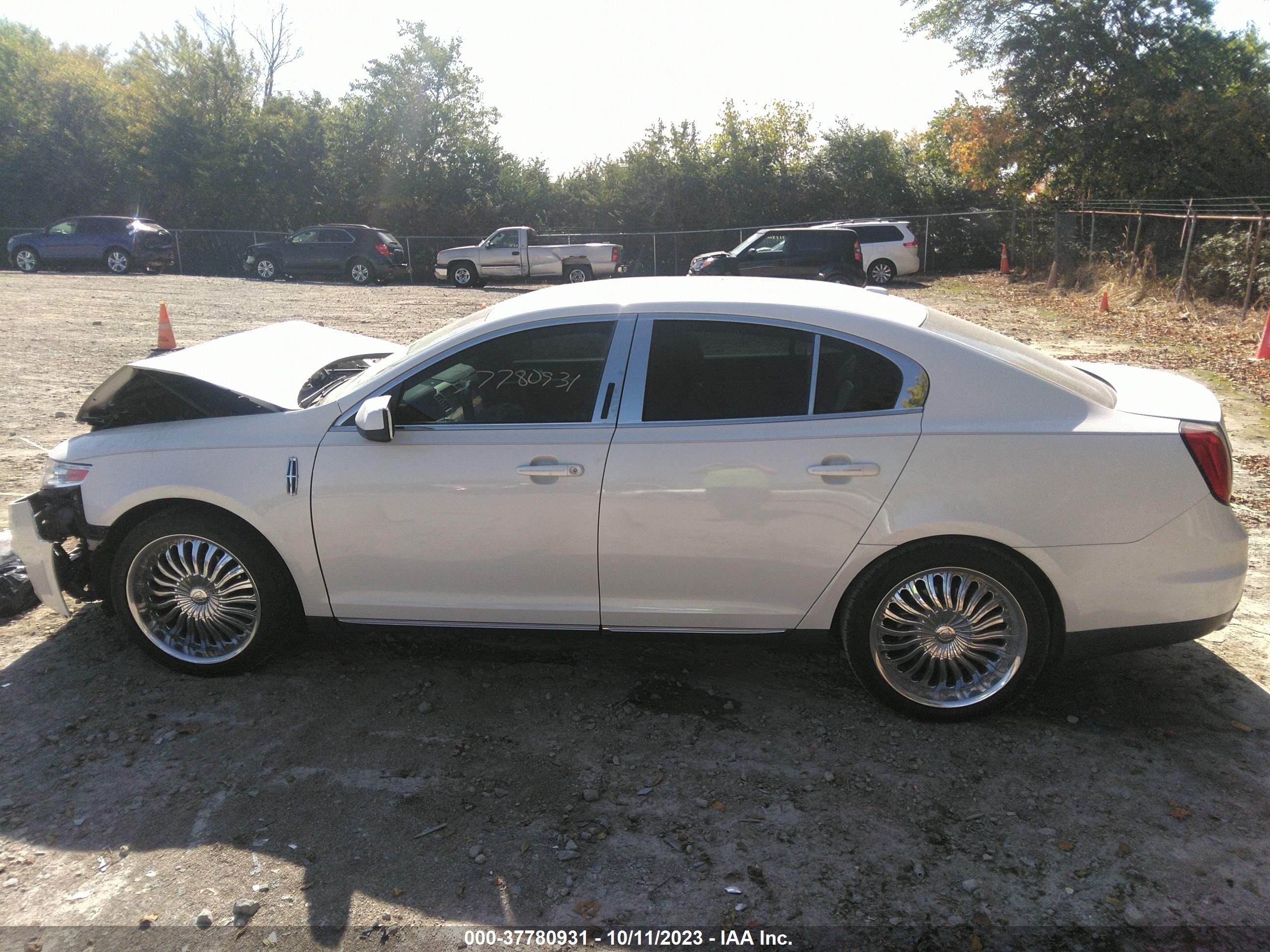 Photo 13 VIN: 1LNHL9DR9AG604058 - LINCOLN MKS 