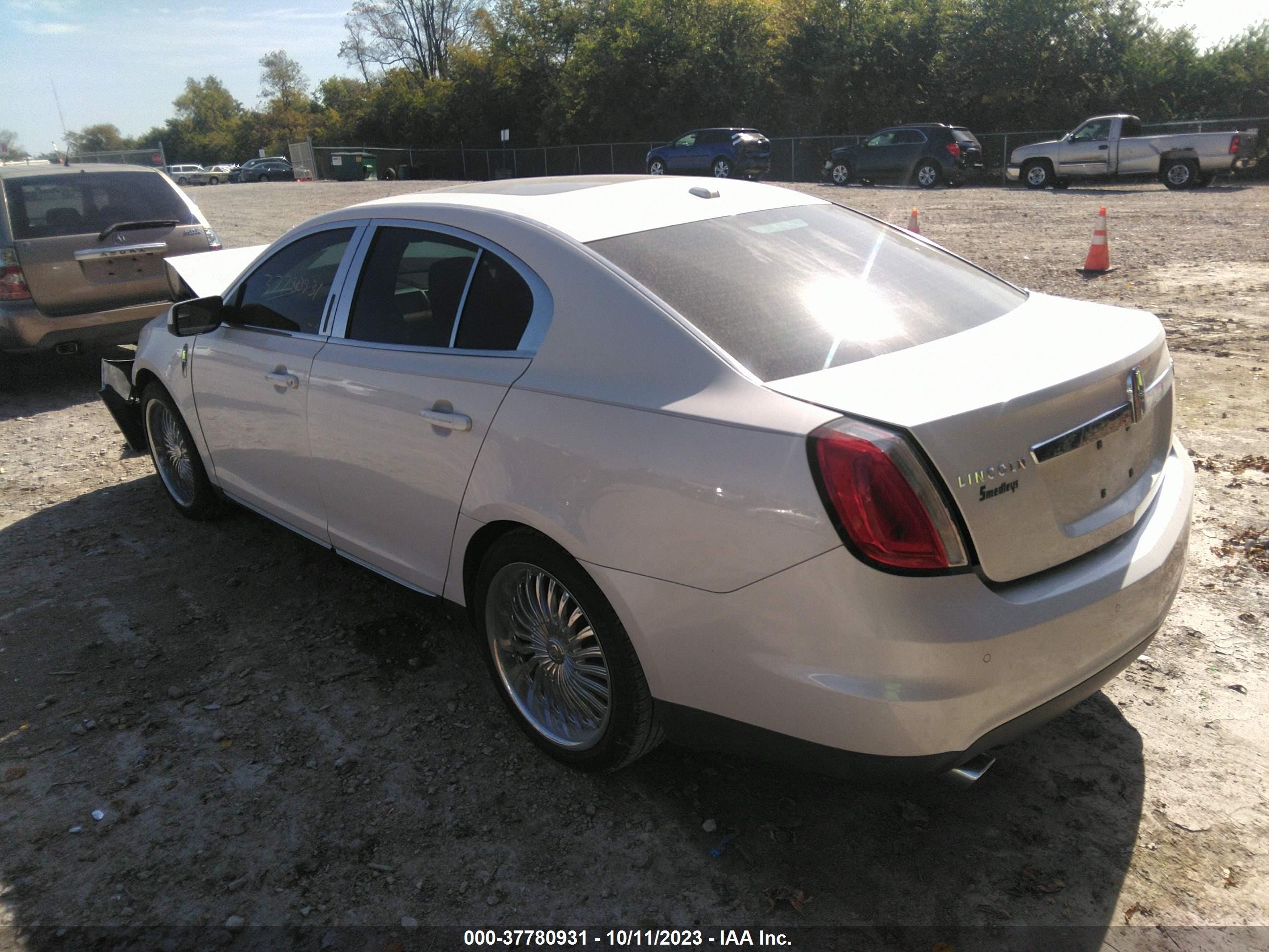 Photo 2 VIN: 1LNHL9DR9AG604058 - LINCOLN MKS 