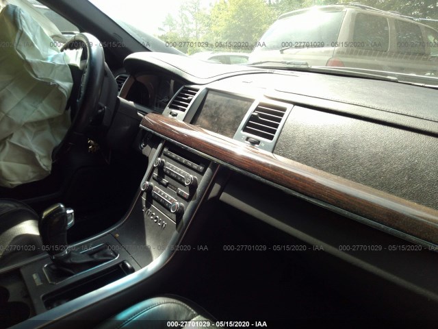 Photo 4 VIN: 1LNHL9DR9AG614413 - LINCOLN MKS 