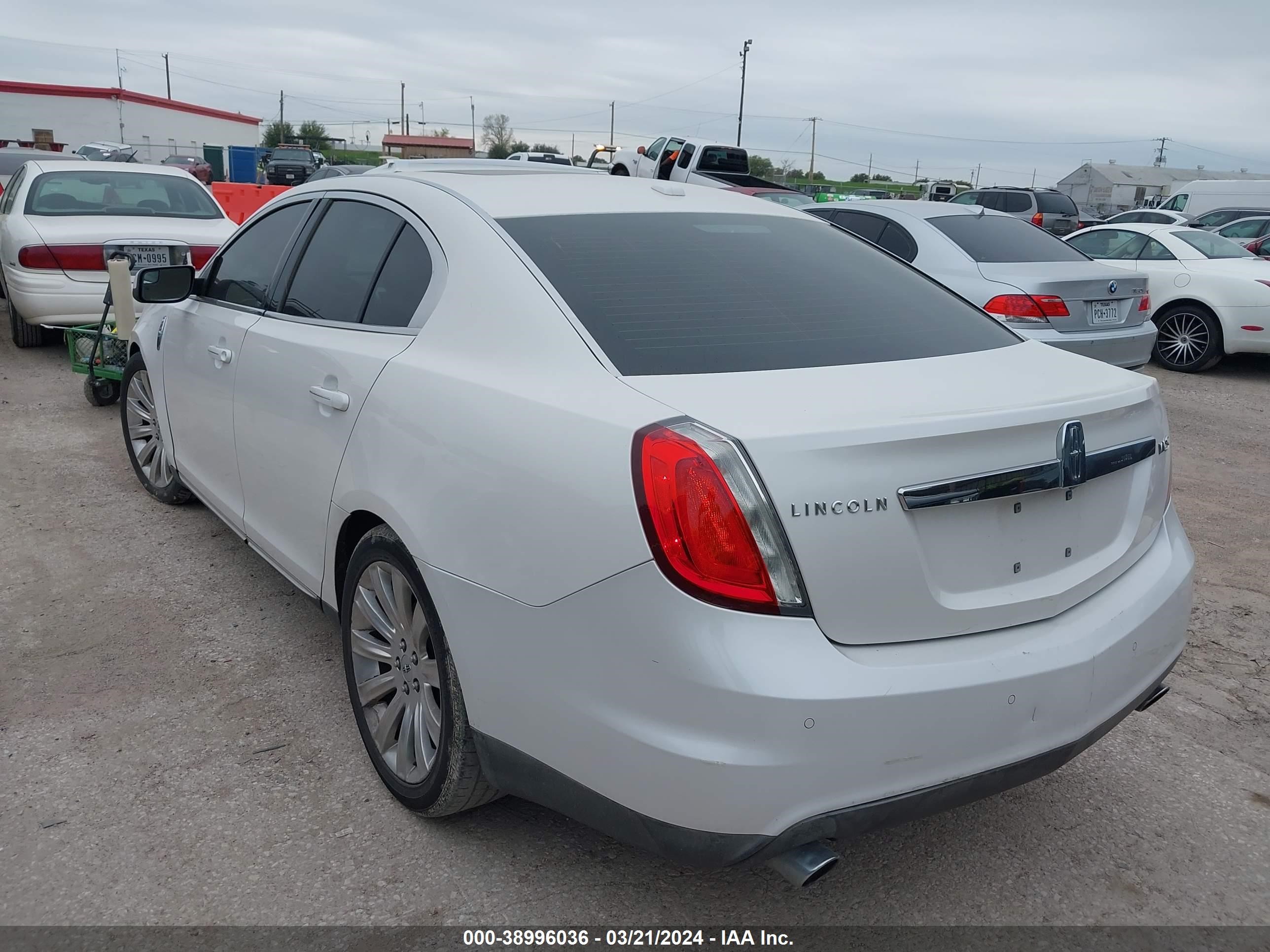 Photo 2 VIN: 1LNHL9DR9BG602876 - LINCOLN MKS 