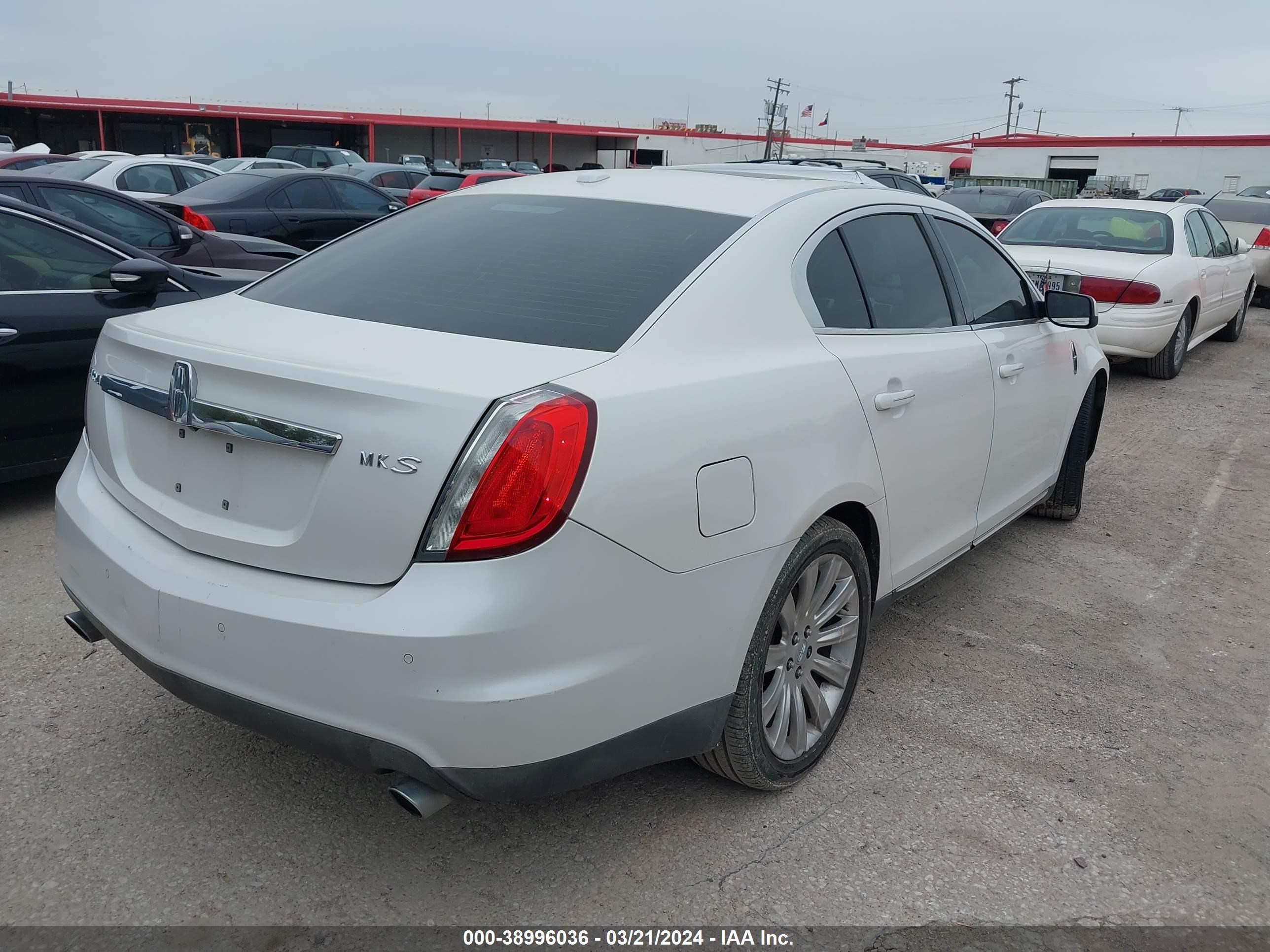 Photo 3 VIN: 1LNHL9DR9BG602876 - LINCOLN MKS 