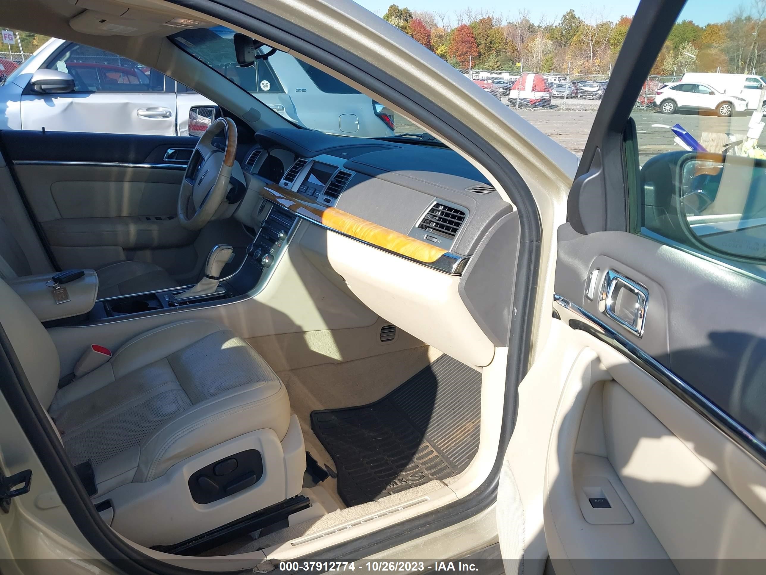 Photo 4 VIN: 1LNHL9DRXAG607230 - LINCOLN MKS 