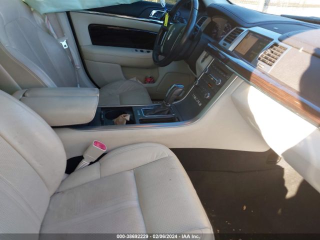 Photo 4 VIN: 1LNHL9ER1BG610095 - LINCOLN MKS 