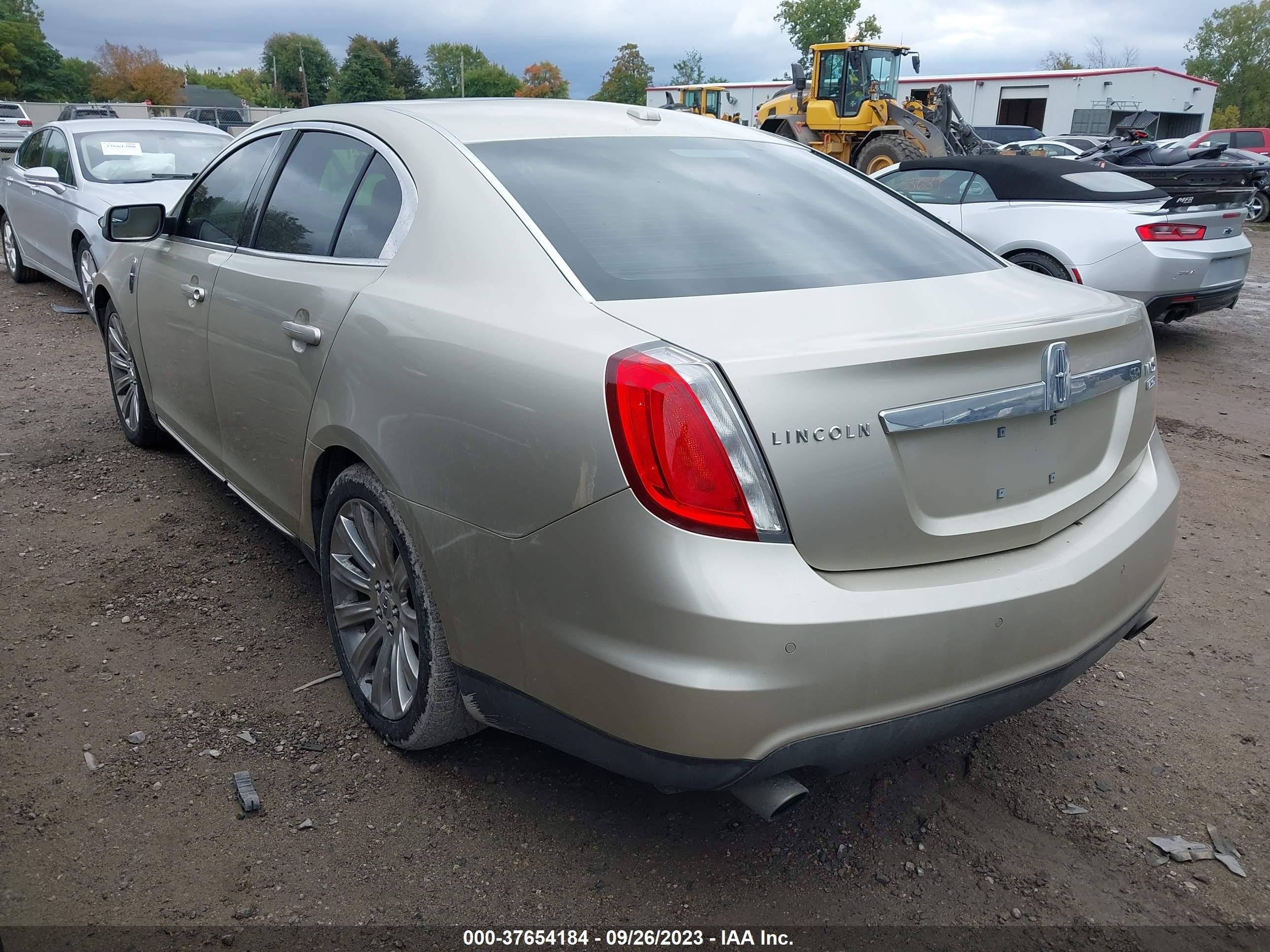 Photo 2 VIN: 1LNHL9ER2AG600268 - LINCOLN MKS 