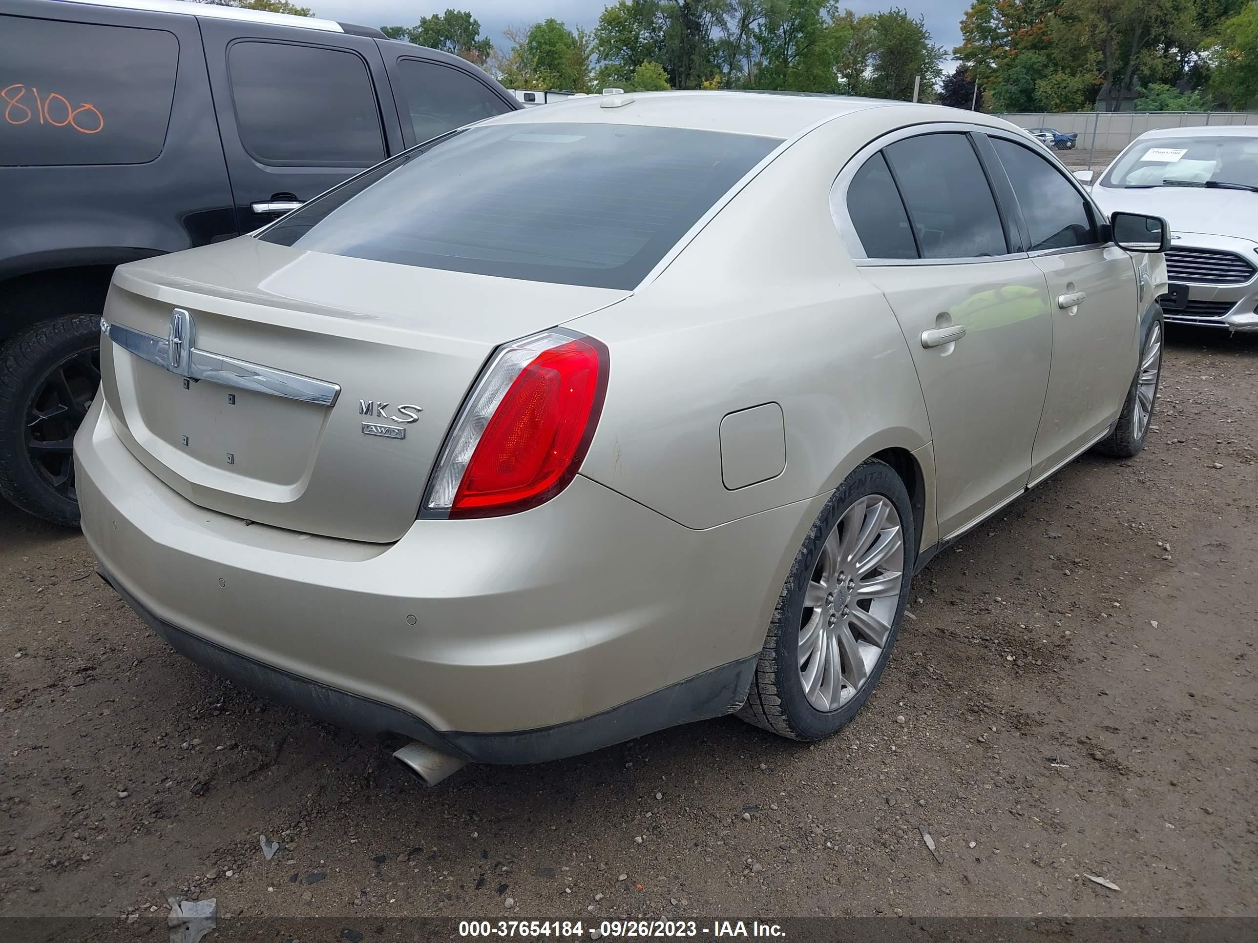 Photo 3 VIN: 1LNHL9ER2AG600268 - LINCOLN MKS 