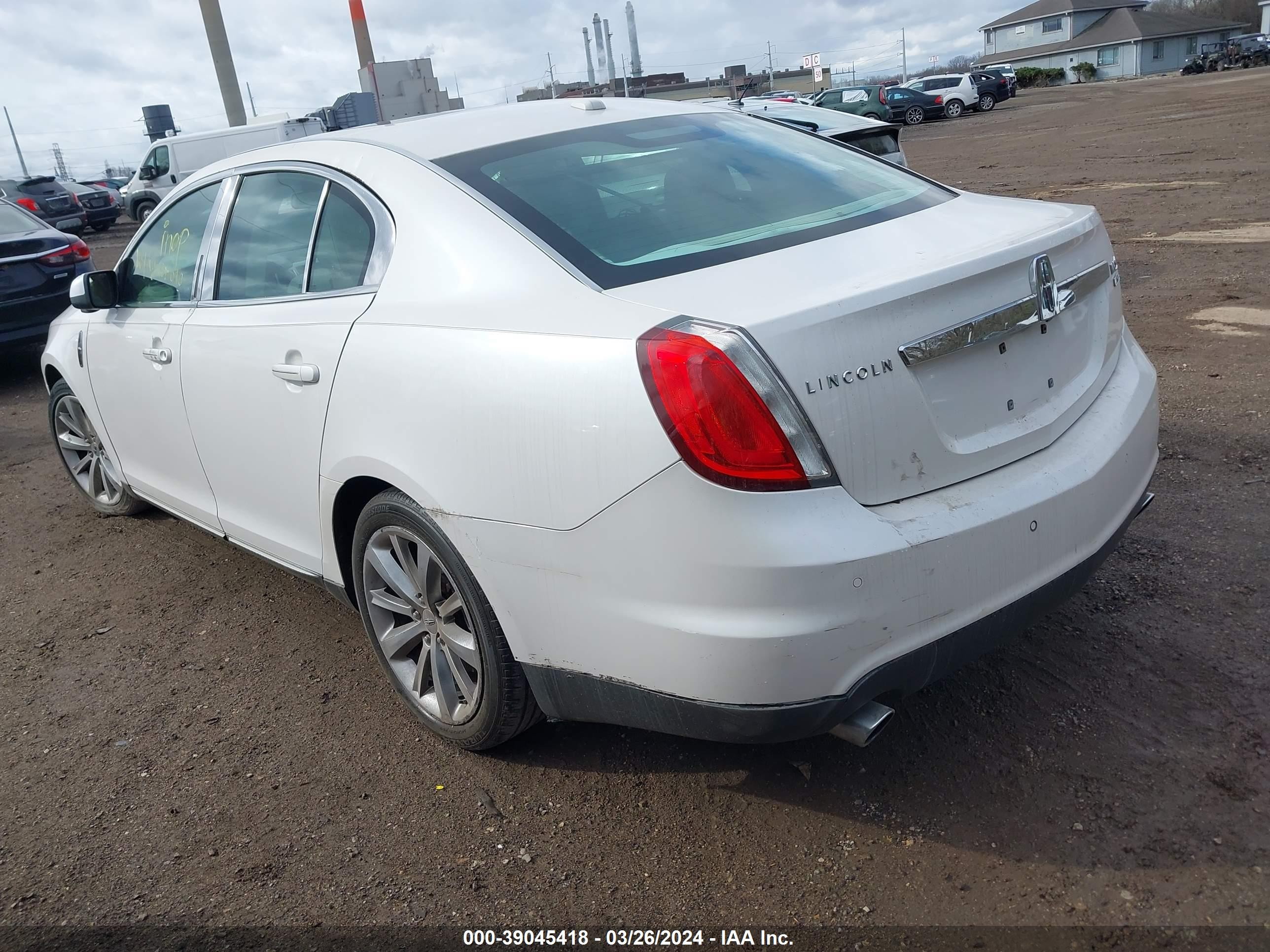 Photo 2 VIN: 1LNHL9ER5CG800094 - LINCOLN MKS 