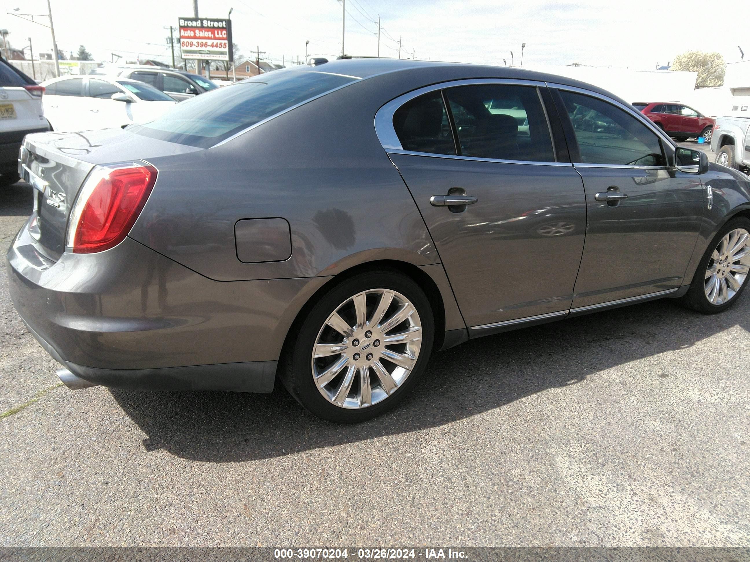 Photo 3 VIN: 1LNHL9FT5BG614063 - LINCOLN MKS 