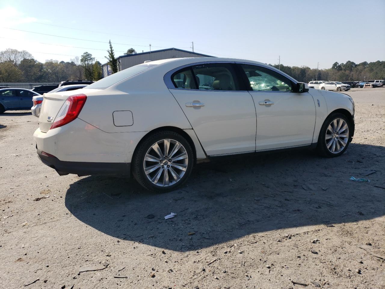 Photo 2 VIN: 1LNHL9FT5DG603695 - LINCOLN MKS 