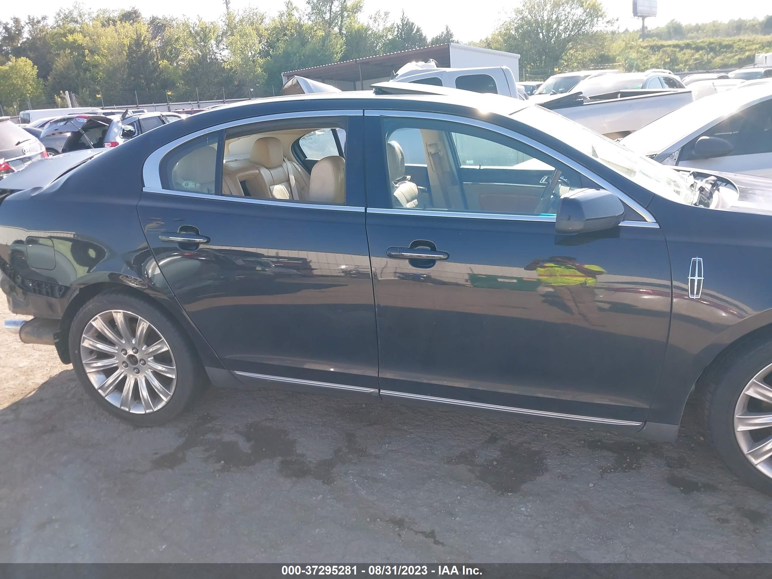 Photo 13 VIN: 1LNHL9FT7AG608280 - LINCOLN MKS 