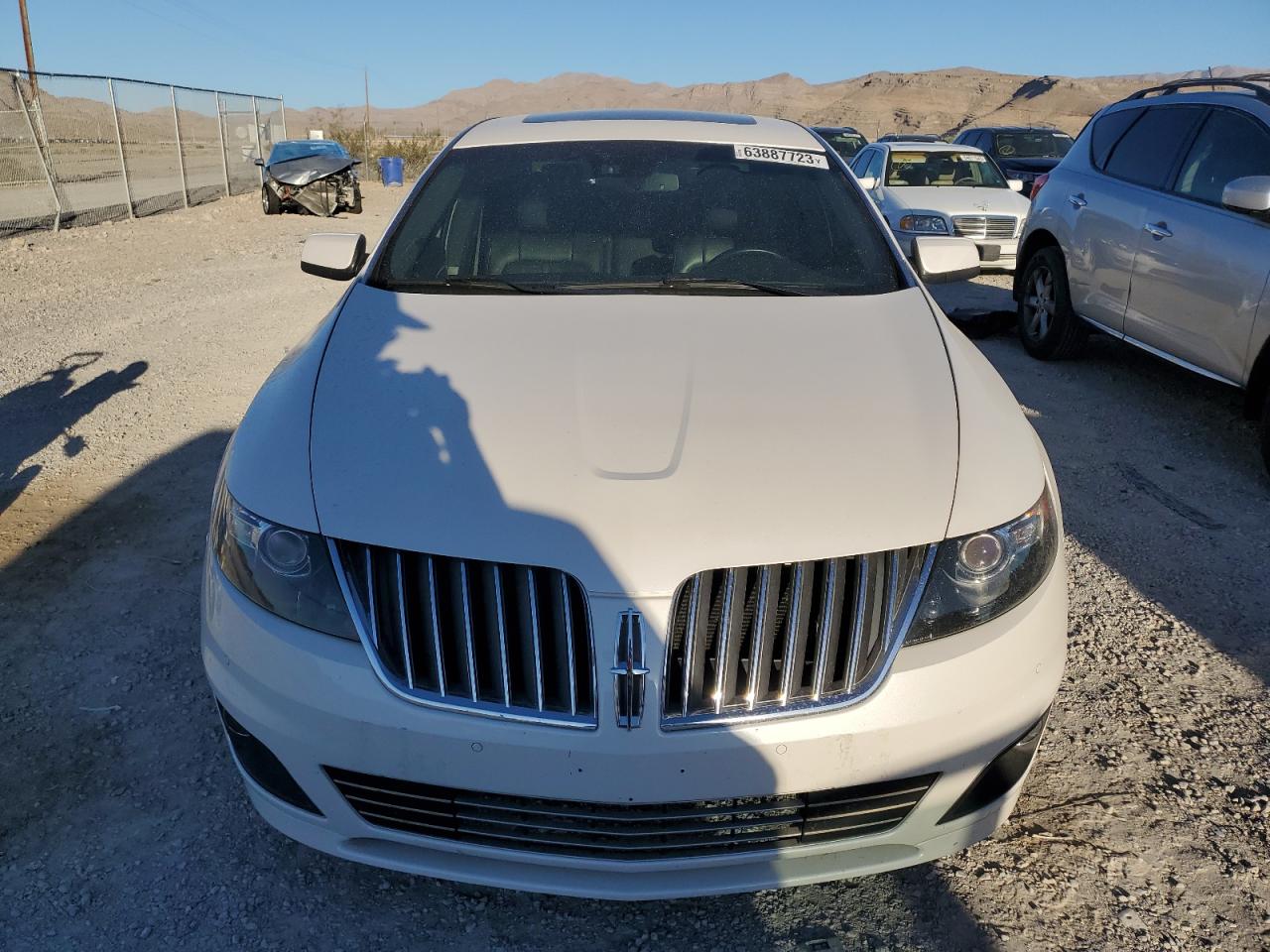 Photo 4 VIN: 1LNHL9FT9BG615328 - LINCOLN MKS 